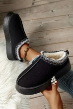 Lade das Bild in den Galerie-Viewer, Comfortable black Contrast Print Suede Plush Lined Snow Boots with thick soles and white plush lining, perfect for cozy winter wear and casual style.