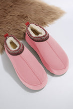 Lade das Bild in den Galerie-Viewer, Pair of pink Contrast Print Suede Plush Lined Snow Boots with decorative trim around the opening, featuring soft white plush lining for cozy winter wear.