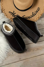 Lade das Bild in den Galerie-Viewer, Contrast Print Suede Plush Lined Snow Boots in black with white stitching detail, featuring a soft plush interior lining and durable sole, styled on a wood floor with a straw hat background.