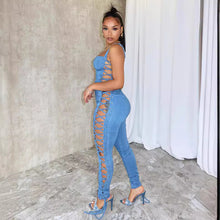 Lade das Bild in den Galerie-Viewer, Fashionable Women's Belted Jumpsuit with Side Drawstring Denim Overalls
