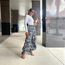 Load image into Gallery viewer, Camouflage Knife-Style Wide-Leg Cargo Jeans