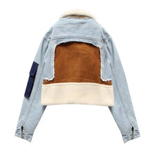 Cargar imagen en el visor de la galería, Chaqueta vaquera corta de patchwork de pelo con bolsillos