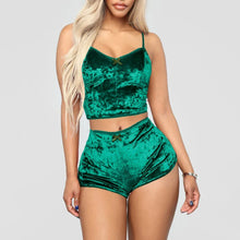 Lade das Bild in den Galerie-Viewer, V Neck Velvet Crop Top Pajama Set