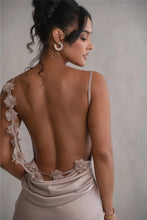 Cargar imagen en el visor de la galería, Mozision Floral Draped Backless Maxi Dress