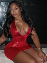 Lade das Bild in den Galerie-Viewer, Backless Halter Low-Neck Cleavage Mini Dress