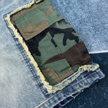 Load image into Gallery viewer, Summer new work style multi-pocket denim shorts for men, loose casual splicing five-quarter pants