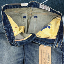 Load image into Gallery viewer, Heavy Washed Distressed Straight Blue Jeans