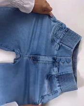 Cargar imagen en el visor de la galería, Vaqueros elegantes de cintura alta con botones delanteros y estilo casual para mujer