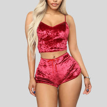 Lade das Bild in den Galerie-Viewer, V Neck Velvet Crop Top Pajama Set