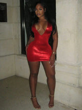 Lade das Bild in den Galerie-Viewer, Backless Halter Low-Neck Cleavage Mini Dress