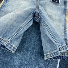 Load image into Gallery viewer, Summer new work style multi-pocket denim shorts for men, loose casual splicing five-quarter pants