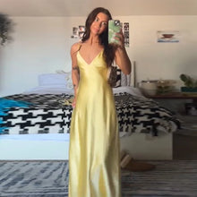 Lade das Bild in den Galerie-Viewer, Sexy Yellow Satin Backless Maxi Dress
