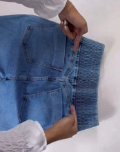 Cargar imagen en el visor de la galería, Vaqueros elegantes de cintura alta con botones delanteros y estilo casual para mujer