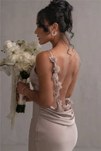 Cargar imagen en el visor de la galería, Mozision Floral Draped Backless Maxi Dress