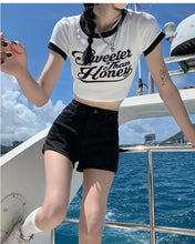 Cargar imagen en el visor de la galería, Black White Elegant Slim Denim Shorts