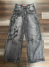 Lade das Bild in den Galerie-Viewer, American Street Fashion Trend Gothic Print Loose Jeans Men Harajuku Y2K New Hip Hop Joker Oversized Wide-leg Pants Unisex Jeans