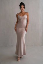 Cargar imagen en el visor de la galería, Mozision Floral Draped Backless Maxi Dress