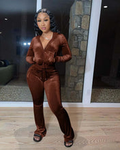 Lade das Bild in den Galerie-Viewer, Fashion Trend Gold Velvet Pocket Hoodie Zipper Sweater Wide Leg Pants Two-piece Women's Suit