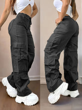 Cargar imagen en el visor de la galería, Pantalones cargo de talla grande con pernera ancha y diseño multibolsillos