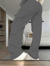 Cargar imagen en el visor de la galería, Pantalones cargo de talla grande con pernera ancha y diseño multibolsillos
