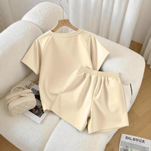 Lade das Bild in den Galerie-Viewer, Two piece shorts set
