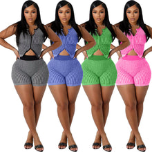Lade das Bild in den Galerie-Viewer, Sleeveless Top and Shorts Set

