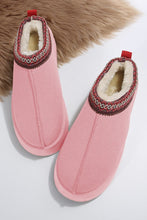 Lade das Bild in den Galerie-Viewer, Contrast Print Suede Plush Lined Snow Boots in soft pink with cozy plush lining and decorative stitching, designed for warmth and comfort in winter weather.
