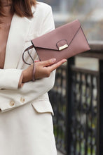 Lade das Bild in den Galerie-Viewer, MKF Wendy Bucket Bag with Wristlet by Mia K

