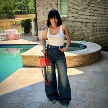 Lade das Bild in den Galerie-Viewer, Street Style Asymmetric Letter Patch Washed Frayed Denim Pants
