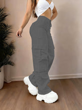 Cargar imagen en el visor de la galería, Pantalones cargo de talla grande con pernera ancha y diseño multibolsillos
