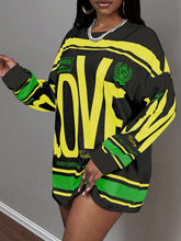 Lade das Bild in den Galerie-Viewer, Plus Size - LOVE' Letter Print with Text And Stripe Long Sleeve Top
