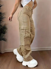 Cargar imagen en el visor de la galería, Pantalones cargo de talla grande con pernera ancha y diseño multibolsillos
