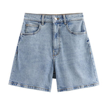 Load image into Gallery viewer, Fashionable and minimalist shorts
