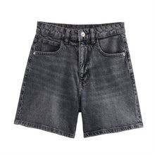 Load image into Gallery viewer, Fashionable and minimalist shorts
