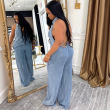 Lade das Bild in den Galerie-Viewer, Women's Western Style Denim Jumpsuit with Turn-Down Collar, Halter Neckline, Single Button Closure, Autumn Winter Fashion Jumpsuit
