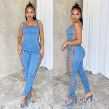 Lade das Bild in den Galerie-Viewer, Fashionable Women's Belted Jumpsuit with Side Drawstring Denim Overalls

