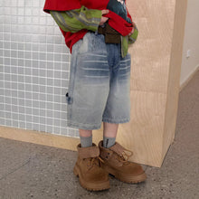Load image into Gallery viewer, Jeans and shorts
