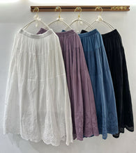 Lade das Bild in den Galerie-Viewer, Hollow Out Patchwork Lace Skirt
