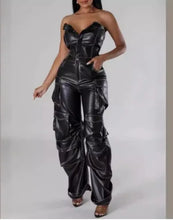 Lade das Bild in den Galerie-Viewer, Sexy Strapless Single Breasted  Multi Pockets Jumpsuit
