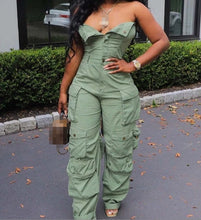 Lade das Bild in den Galerie-Viewer, Sexy Strapless Single Breasted  Multi Pockets Jumpsuit
