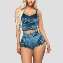 Lade das Bild in den Galerie-Viewer, V Neck Velvet  Crop Top  Pajama Set
