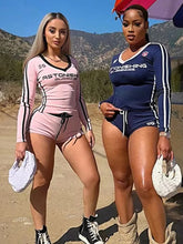 Cargar imagen en el visor de la galería, Conjunto de chándal de 2 piezas con top corto y pantalones cortos para mujer de Weird Puss
