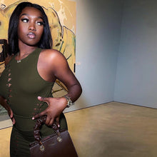 Cargar imagen en el visor de la galería, Hugcitar Fashion Soild O-Neck Cut Out Sexy Crop Top Skirt Set
