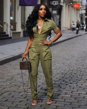 Lade das Bild in den Galerie-Viewer, Front Zipper Turn-down Collar Cargo Jumpsuit
