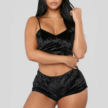 Lade das Bild in den Galerie-Viewer, V Neck Velvet  Crop Top  Pajama Set

