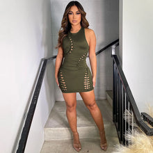 Cargar imagen en el visor de la galería, Hugcitar Fashion Soild O-Neck Cut Out Sexy Crop Top Skirt Set
