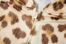 Cargar imagen en el visor de la galería, Conjunto de 2 piezas con estampado de leopardo y letras en contraste para mujer, chaqueta corta con capucha y manga larga + pantalones ajustados acampanados elásticos, trajes de tendencia

