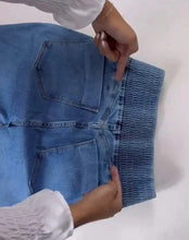 Cargar imagen en el visor de la galería, Vaqueros elegantes de cintura alta con botones delanteros y estilo casual para mujer
