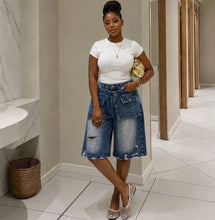 Load image into Gallery viewer, Women's High Waist Distressed Ripped Loose Fit Casual Denim Shorts with Frayed Hem Washed Look Summer Streetwear Bottoms
