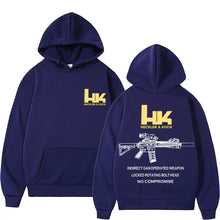 Cargar imagen en el visor de la galería, Suéter informal retro de tendencia para hombre con diseño de pistola Heckler &amp; Koch HK M4
